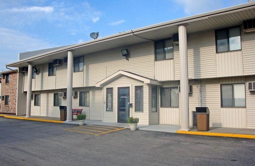 Millard Hotel | Motel 6 Omaha, NE