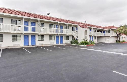 Salinas Hotel | Motel 6-Salinas, CA - North Monterey Area