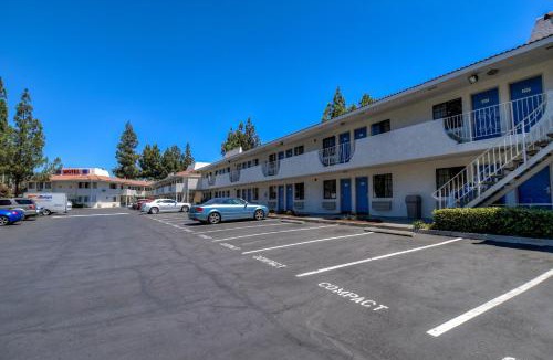 Bonita Hotel | Motel 6-San Dimas, CA - Los Angeles