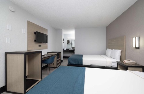 Tempe Hotel | Motel 6-Tempe, AZ - Broadway - ASU