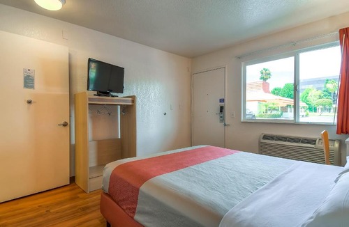 Westminster Hotel | Motel 6-Westminster, CA - South - Long Beach Area