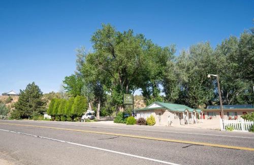 Zion National Park East Entrance Hotel | Mount Carmel Motel near Zion National Park