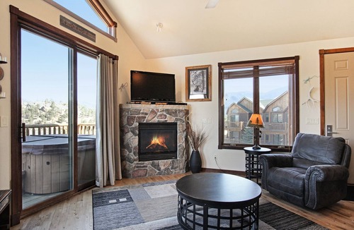Estes Park Condo | Mount Chiquita 10A - 2 Br Condo with Private Hot Tub - Lake/Mmountain Views!