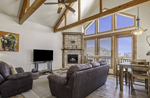 Estes Park Condo | Mount Neota 33 - 2 Br Condo - Private Hot Tub - Lake/Mountain Views!