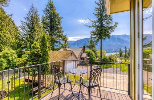 Stevenson House | Mountain and river-view home & studio with fireplace grills outdoor areas