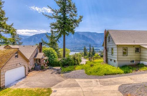 Stevenson House | Mountain and river-view home & studio with fireplace grills outdoor areas