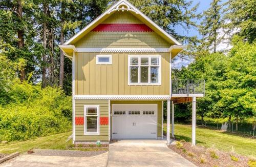 Stevenson House | Mountain and river-view home & studio with fireplace grills outdoor areas