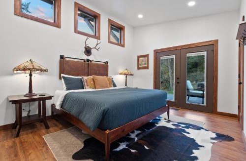 Cascade-Chipita Park House | Mountain Cabin with Hot Tub, Scenic Views, Fire Pit, by Forest & Peak Retreats