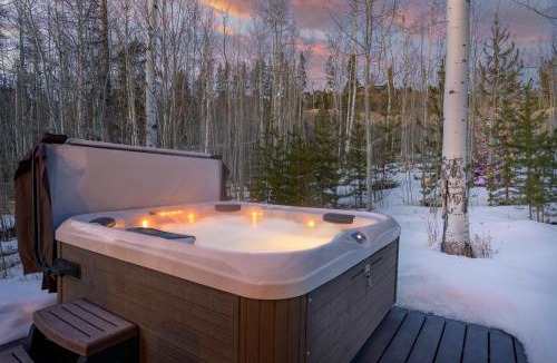 Rendezvous House | Mountain Cabin 120 I Private Hot Tub I Great Views I Activity Program