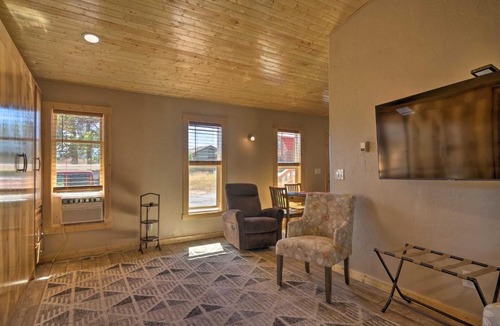 Woodland Park Apartment | Mountain Cabin, Walk to Dining/Memorial Park!