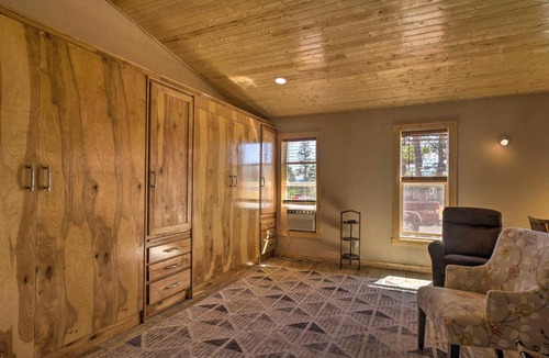 Woodland Park Apartment | Mountain Cabin, Walk to Dining/Memorial Park!