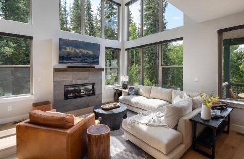 Rendezvous House | Mountain Chalet 20 I Private Hot Tub I Great Views I Bunk Room I Activity Program