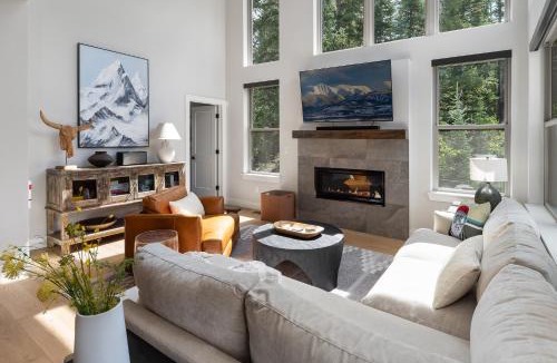 Rendezvous House | Mountain Chalet 20 I Private Hot Tub I Great Views I Bunk Room I Activity Program