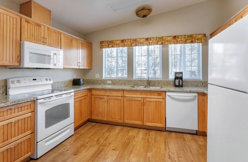 Pinetop Apartment | Mountain Charm: 3 Serene Units, Indoor Pool, Sports Courts, BBQ & Free Parking