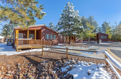 Pinetop Apartment | Mountain Charm: 3 Serene Units, Indoor Pool, Sports Courts, BBQ & Free Parking