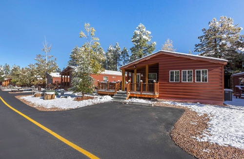 Pinetop Apartment | Mountain Charm: 3 Serene Units, Indoor Pool, Sports Courts, BBQ & Free Parking