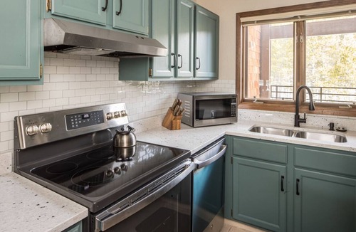Big Sky Condo | Mountain Condo with Pool Table and Lone Peak Views | 5 Minutes to Ski