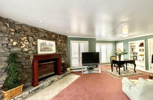 Mount Ida Apartment | Mountain Harbor four bedroom condo