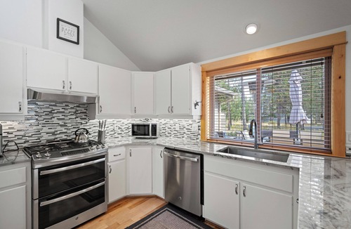 Deer Park House | Mountain Hideaway with Access to The Cove