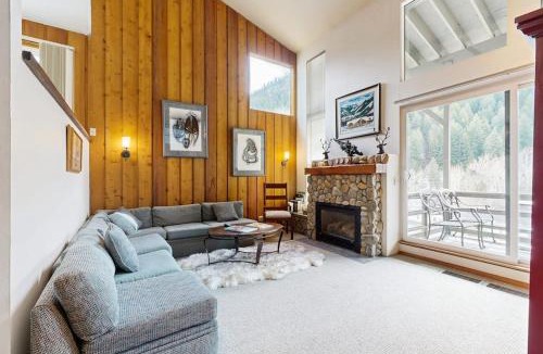 Ketchum Apartment | Mountain Magic