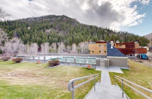 Ketchum Apartment | Mountain Magic