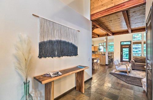 Bend House | Mountain-Modern Unit: Golf, Hike, Ski & More!
