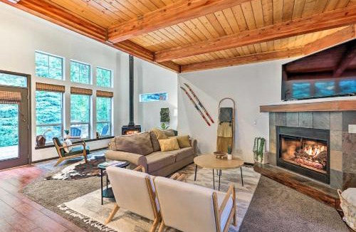 Bend House | Mountain-Modern Unit: Golf, Hike, Ski & More!