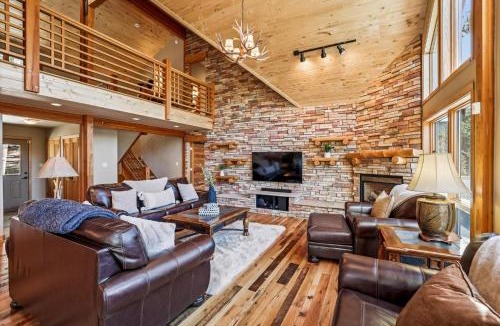 Blue River House | Mountain Serenity Retreat, Beautiful Blue River Home, Private Hot Tub