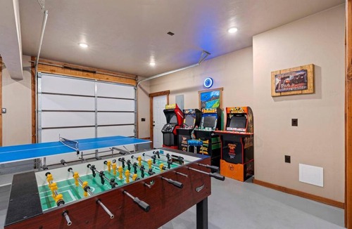 Island Park House | Mountain Top Retreat - Walk to River, Game Room, Hot Tub, Yellowstone