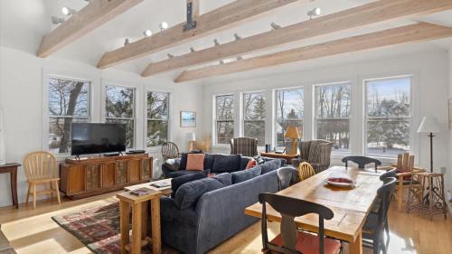 Red Lodge House | Mountain Treetop