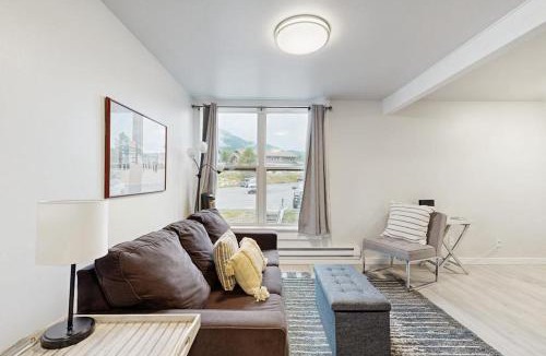 Big Sky Apartment | Mountain View Escape