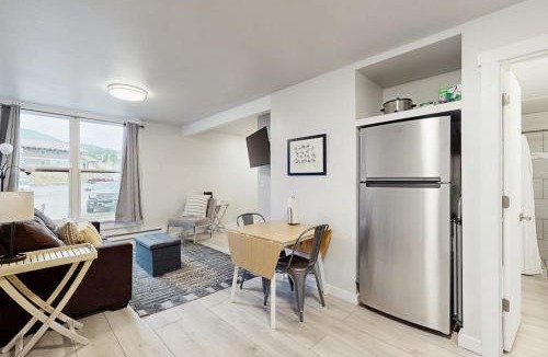 Big Sky Apartment | Mountain View Escape