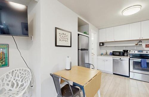 Big Sky Apartment | Mountain View Escape