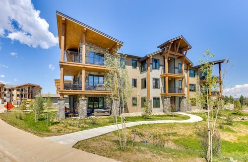 Fraser House | Mountain-View Fraser Condo w/Balcony + Hot Tub!