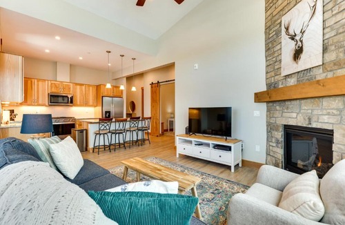 Fraser House | Mountain-View Fraser Condo w/Balcony + Hot Tub!