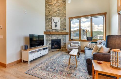 Fraser House | Mountain-View Fraser Condo w/Balcony + Hot Tub!