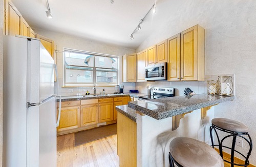 Wildernest House | Mountain view home with high-speed WiFi and washer/dryer