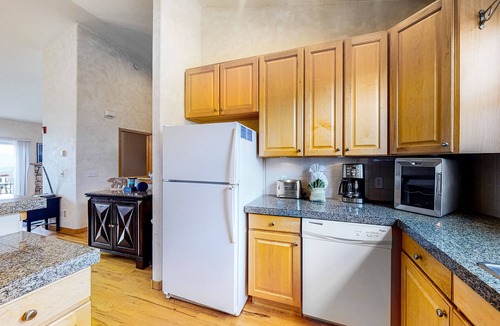 Wildernest House | Mountain view home with high-speed WiFi and washer/dryer