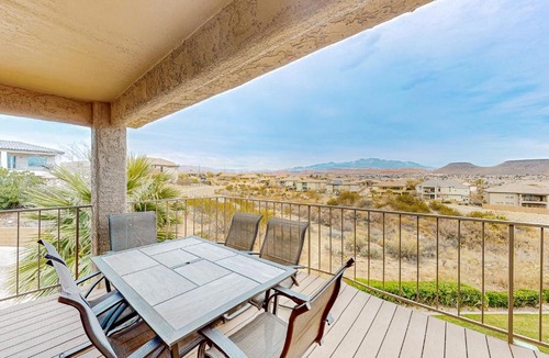 St. George Apartment | Mountain Views at the Village