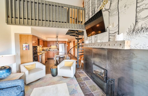 Mount Crested Butte Condo | Mountain Views, Hot Tub & Walk to Summer Concerts