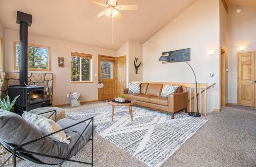 Valley of the Sun House | Mountain Views Hot tub 35min to Breck Pet Friendly