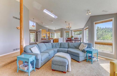 Black Hawk House | Mountain Views + Hot Tub: Airy Forest Escape!