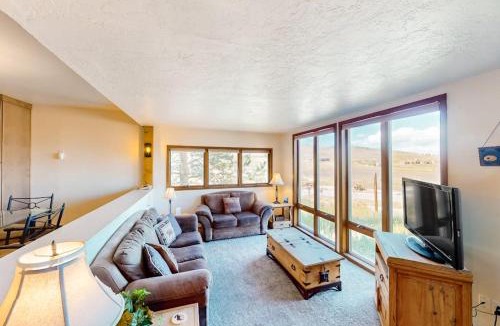 Silvercreek Apartment | Mountainside 001