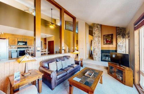 Silvercreek Apartment | Mountainside 037