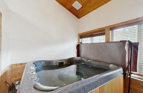 Silvercreek Apartment | Mountainside 049