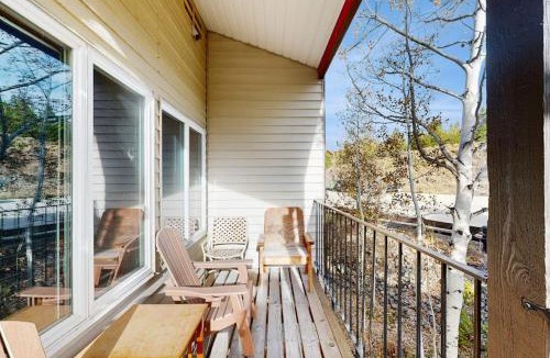 Silvercreek Apartment | Mountainside 049