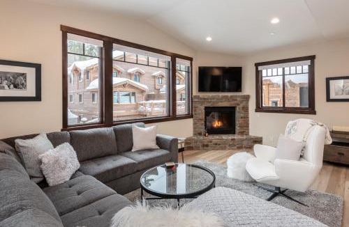 Mammoth Lakes House | Mountainside 15