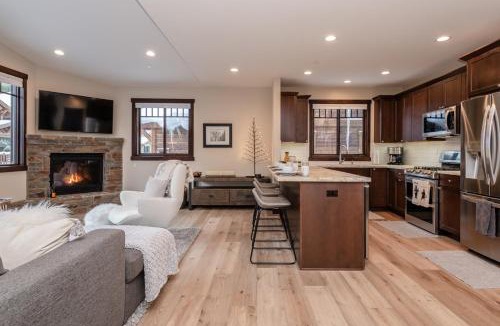 Mammoth Lakes House | Mountainside 15