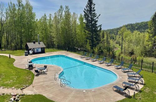 Lutsen House | Mountainside Ski-In/Ski-Out | Pool & Hot Tub