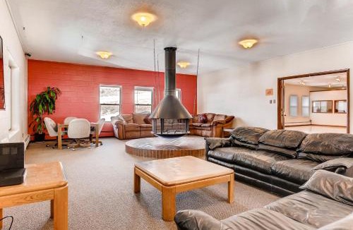 Dillon Apartment | Mountian View Condo Unit S303
